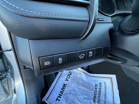 Used 2024 Toyota Camry SE image 12