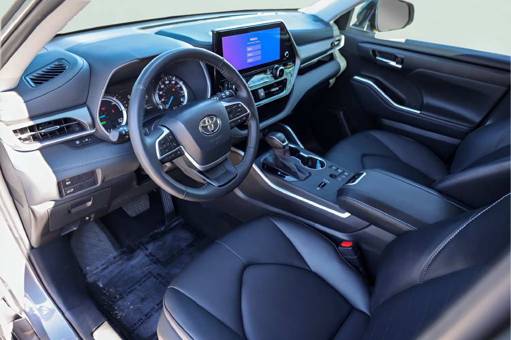 Used 2026 Toyota Highlander XLE AWD/4WD image 12