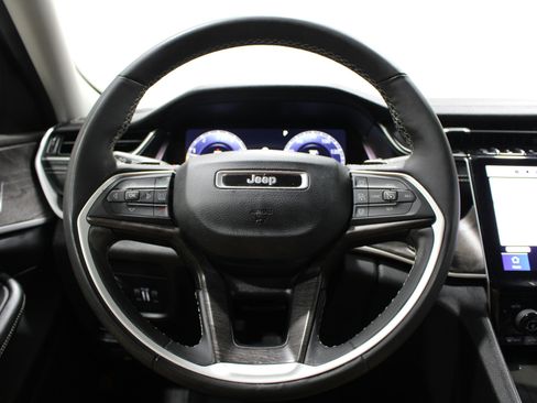 Used 2023 Jeep Grand Cherokee L Limited w/ Black Appearance Package AWD/4WD image 9