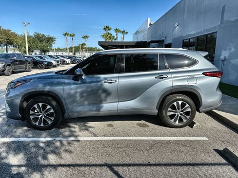 Used 2022 Toyota Highlander XLE FWD image 5