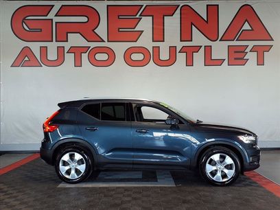 Used 2021 Volvo XC40 T4 Momentum