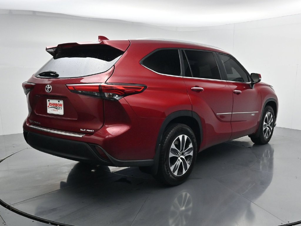 Used 2023 Toyota Highlander XLE AWD/4WD image 7