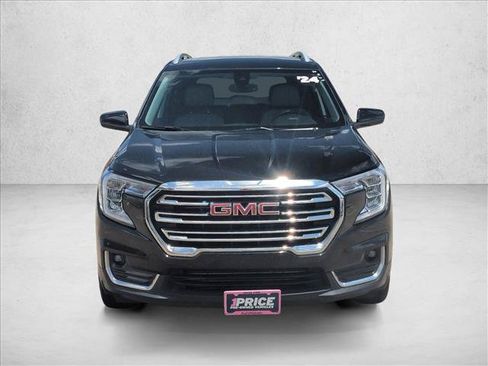 Used 2024 GMC Terrain SLT FWD image 2