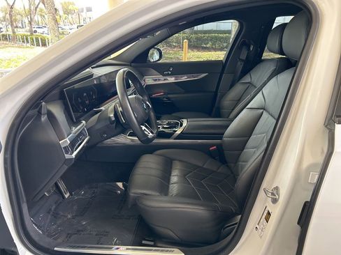 Used 2024 BMW 740i RWD image 5