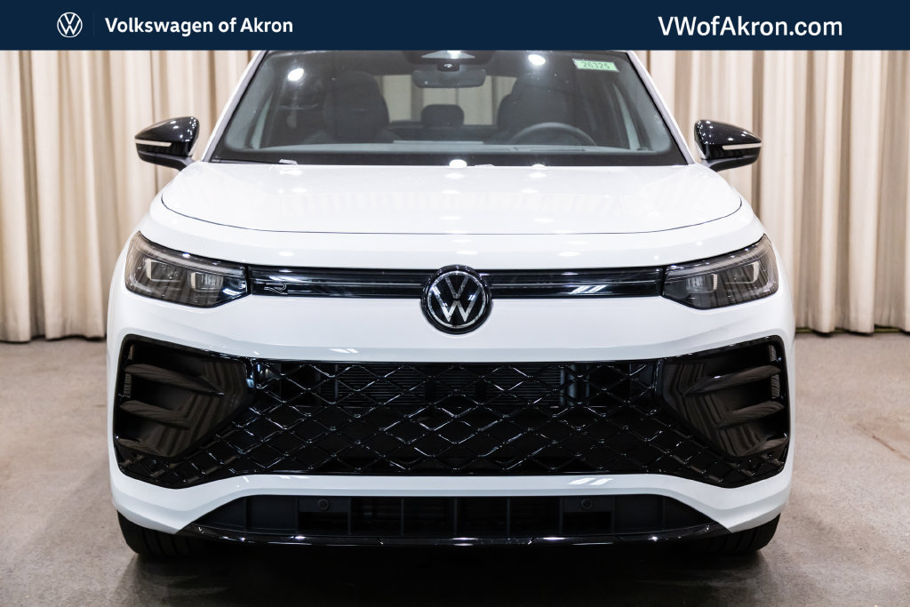 New 2026 Volkswagen Tiguan SE R-Line FWD image 3