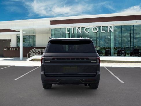 New 2026 Lincoln Navigator Premiere image 5