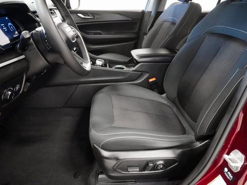 Certified 2024 Jeep Grand Cherokee Laredo image 11