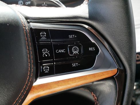 Used 2023 Jeep Grand Cherokee L Summit AWD/4WD image 25