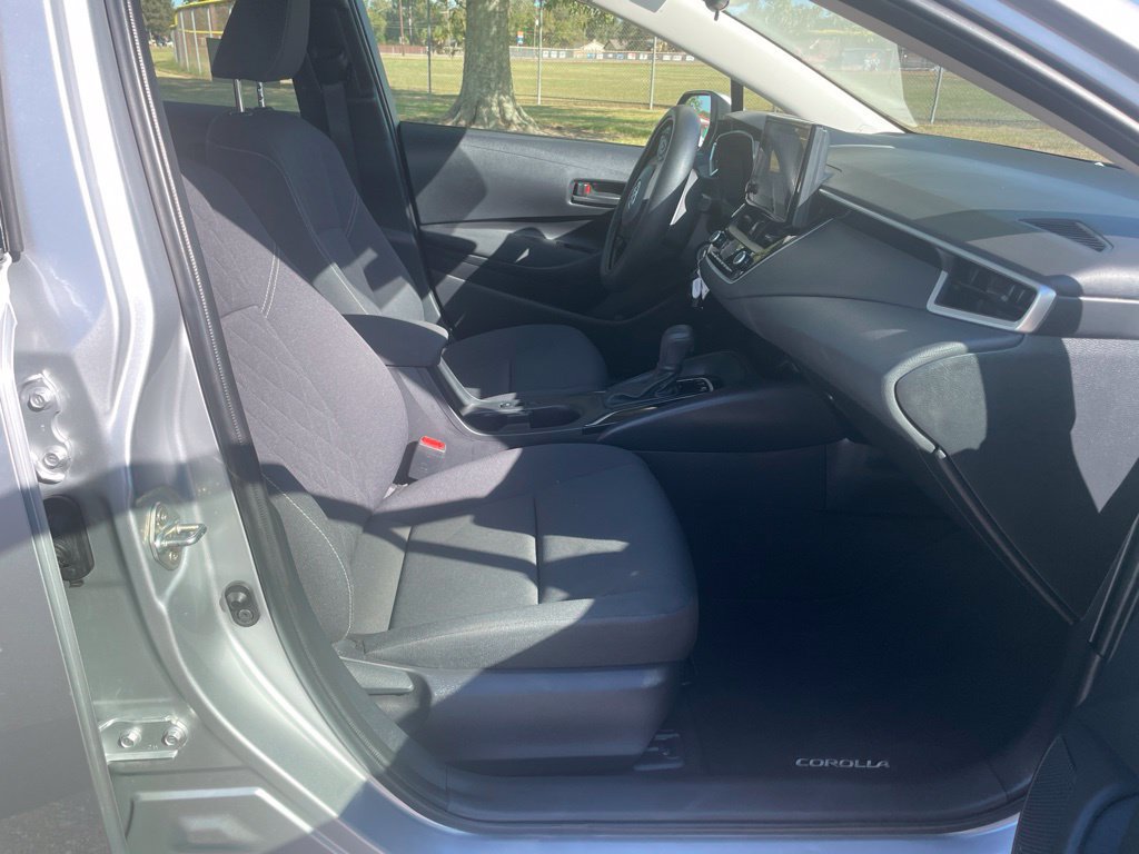 Used 2025 Toyota Corolla LE FWD image 16