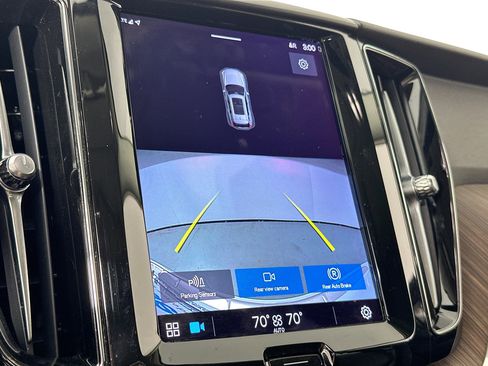 Used 2022 Volvo XC60 B5 Momentum w/ Protection Package Premier image 14