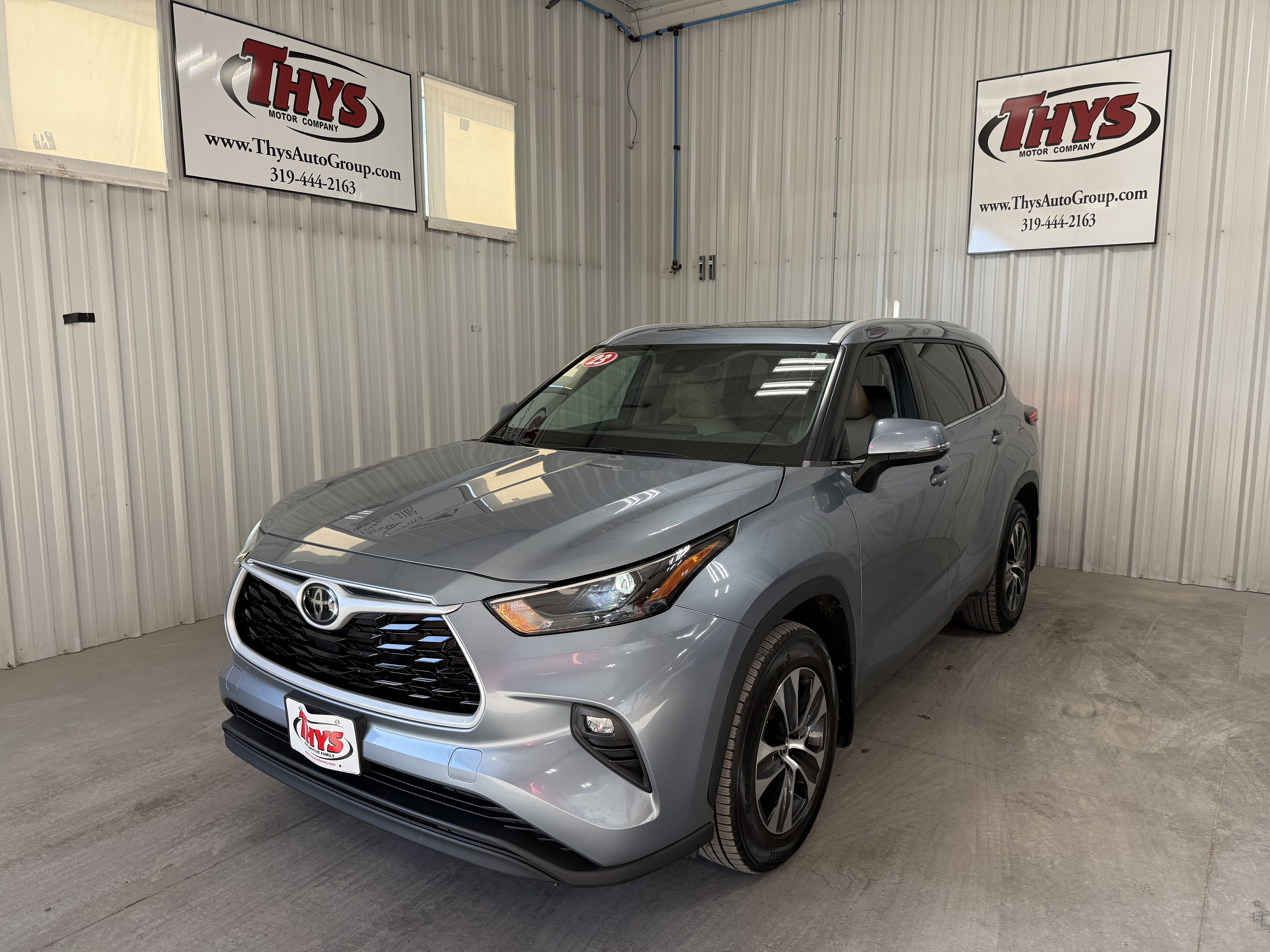 Used 2023 Toyota Highlander XLE AWD/4WD image 16