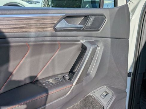 Used 2024 Volkswagen Tiguan SE image 3