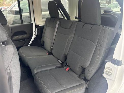 Used 2024 Jeep Wrangler Sahara image 9