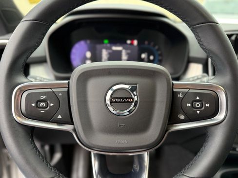 Used 2023 Volvo XC40 B5 Core AWD/4WD image 34