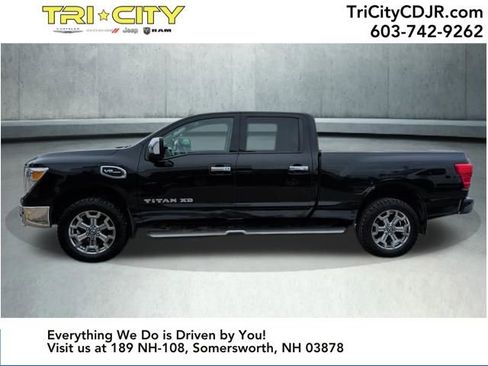 Used 2018 Nissan Titan SL w/ Chrome Package image 2