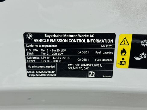 Used 2025 BMW 330i Sedan w/ Convenience Package RWD image 21