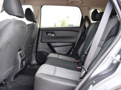 Used 2025 Nissan Rogue SV AWD/4WD image 19