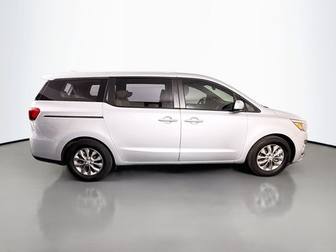 Used 2019 Kia Sedona L FWD image 11