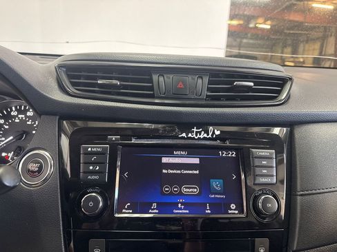 Used 2020 Nissan Rogue SV AWD/4WD image 15
