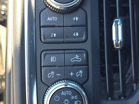 Used 2022 GMC Sierra 2500 AT4 w/ AT4 Preferred Package image 27