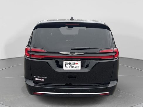 Used 2025 Chrysler Pacifica Select FWD image 10
