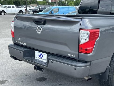 Used 2019 Nissan Titan SV w/ SV Convenience Package RWD image 14