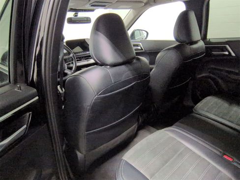 Used 2024 Mitsubishi Outlander SE image 5
