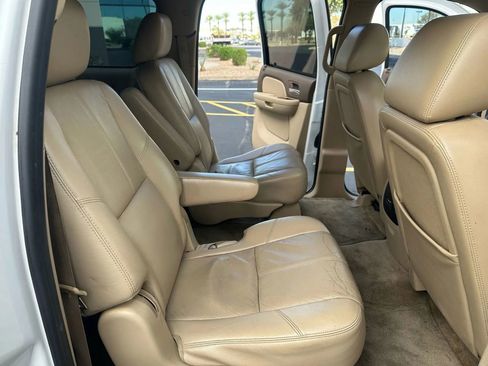 Used 2011 GMC Yukon XL SLT w/ SLT-2 Equipment Package image 19