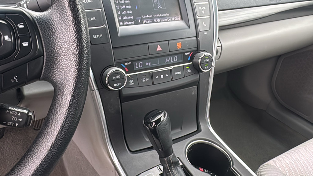 Used 2016 Toyota Camry LE FWD image 21