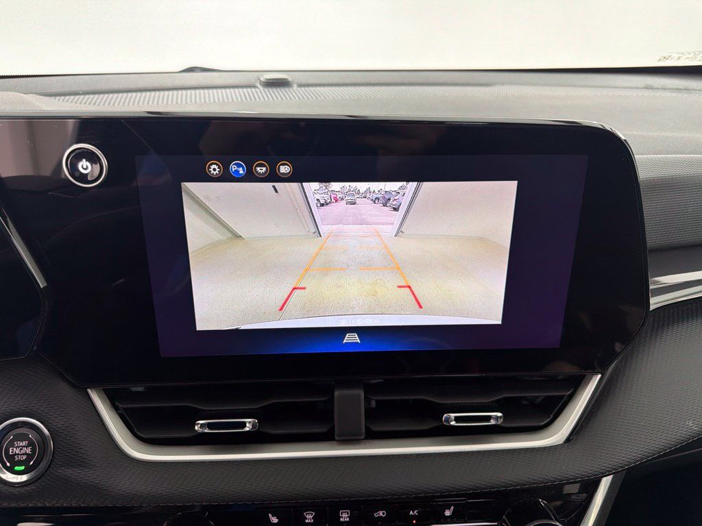 Used 2026 Chevrolet Equinox LT FWD image 14