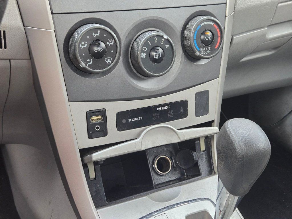 Used 2013 Toyota Corolla LE FWD image 22