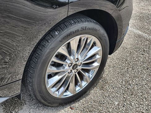 Used 2024 Ford Edge Titanium w/ Titanium Elite Package image 10