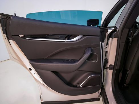 Used 2022 Maserati Levante GT image 19