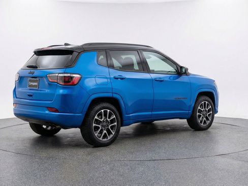 Used 2025 Jeep Compass Trailhawk AWD/4WD image 9