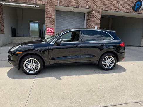 Used 2014 Porsche Cayenne w/ Comfort Plus Package AWD/4WD image 4