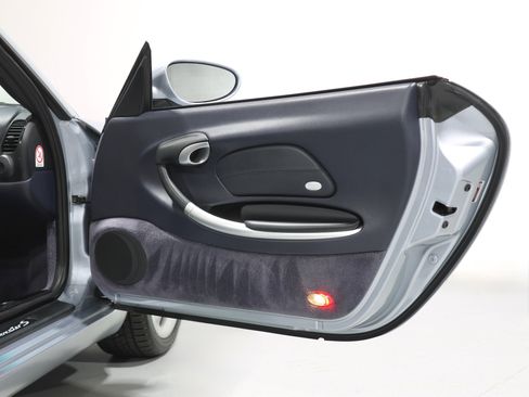 Used 2001 Porsche Boxster S image 17