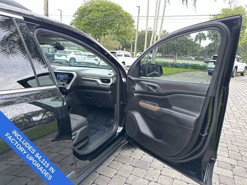 Used 2023 GMC Acadia SLE w/ Driver Convenience Package FWD image 23