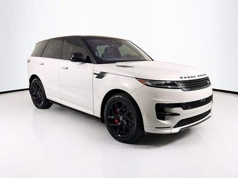 Used 2023 Land Rover Range Rover Sport SE Dynamic image 3