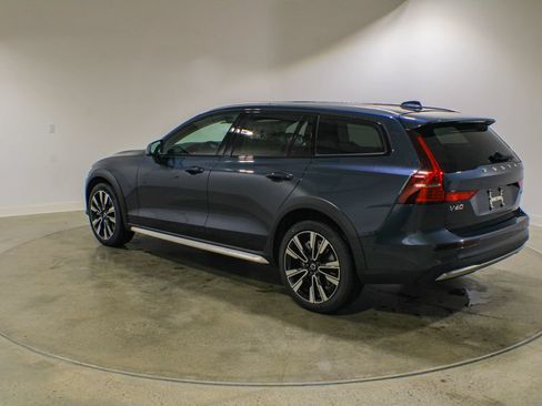 New 2026 Volvo V60 B5 Cross Country Ultra w/ Climate Package AWD/4WD image 3