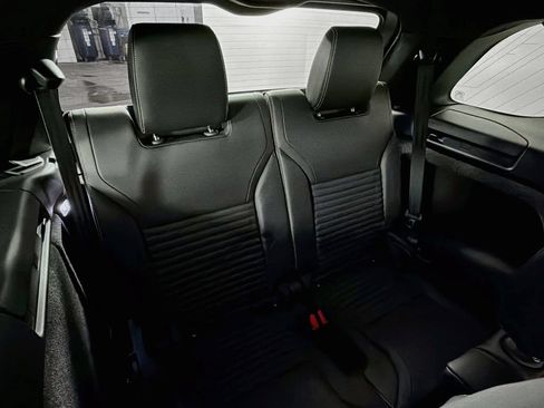 Used 2025 Land Rover Discovery Dynamic SE AWD/4WD image 29