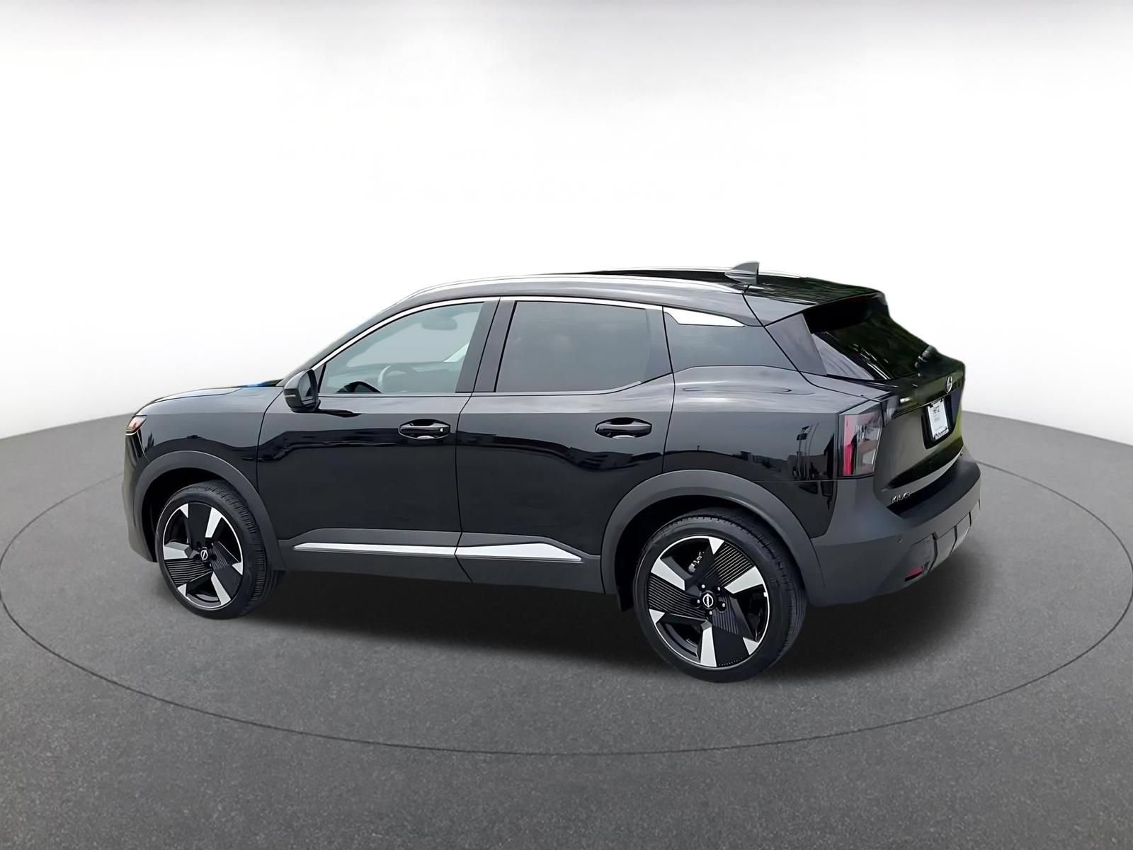 Used 2026 Nissan Kicks SR AWD/4WD image 9