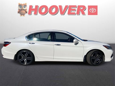 Used 2016 Honda Accord Touring image 2