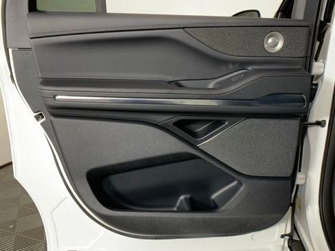 New 2025 Lincoln Navigator L Reserve w/ Jet Appearance Package image 33