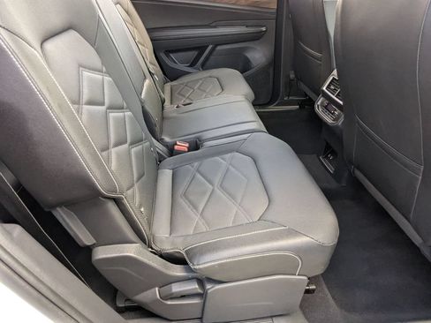 Used 2025 Volkswagen Atlas SE FWD image 31