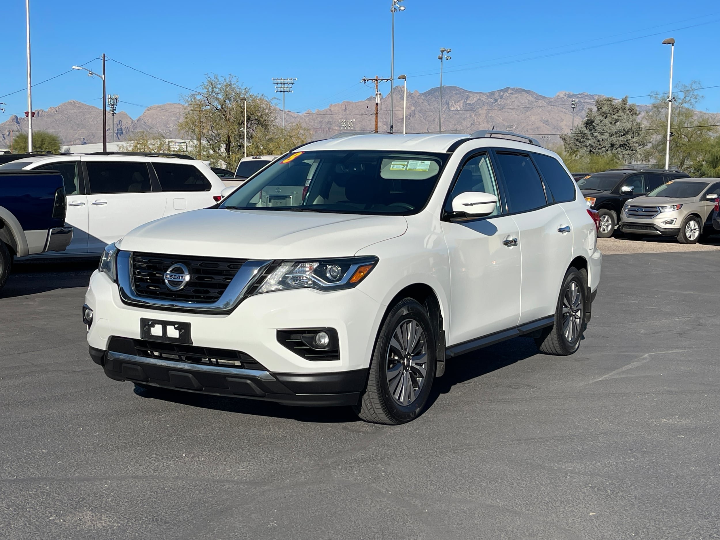 Used 2018 Nissan Pathfinder SV FWD image 1