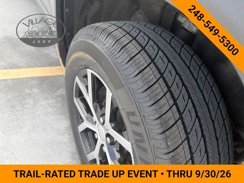 Used 2023 Jeep Grand Cherokee L Limited AWD/4WD image 9