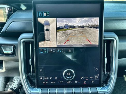 Used 2025 GMC Yukon Denali image 15