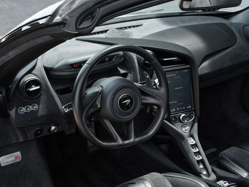 Used 2020 McLaren 720S Spider RWD image 12