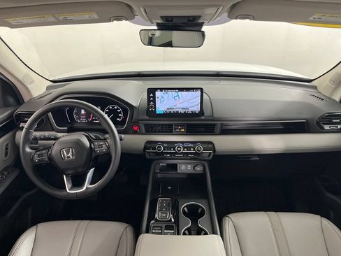 Certified 2025 Honda Pilot Touring image 21