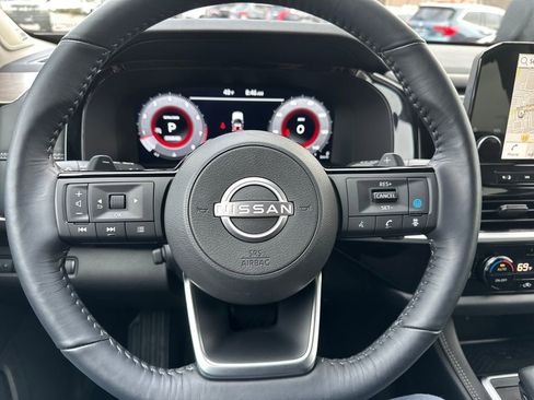 Used 2024 Nissan Pathfinder Platinum image 21